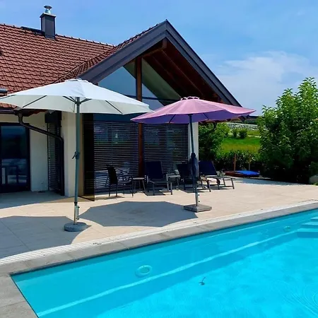 Modernes Mit Pool Naehe Woerthersee & Golfplatz Holiday home